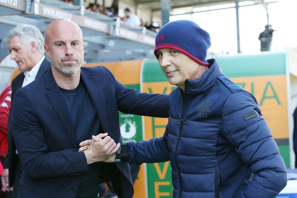 DRAMA NA POVATKU MIHAJLOVIĆA NA KLUPU: Preokreti i sedam golova!