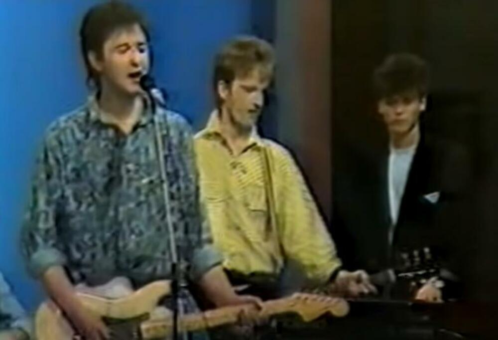 Sarajevska grupa 'Crvena jabuka' postoji više od četiri decenije, a uz njihove pesme se i veseli i plače