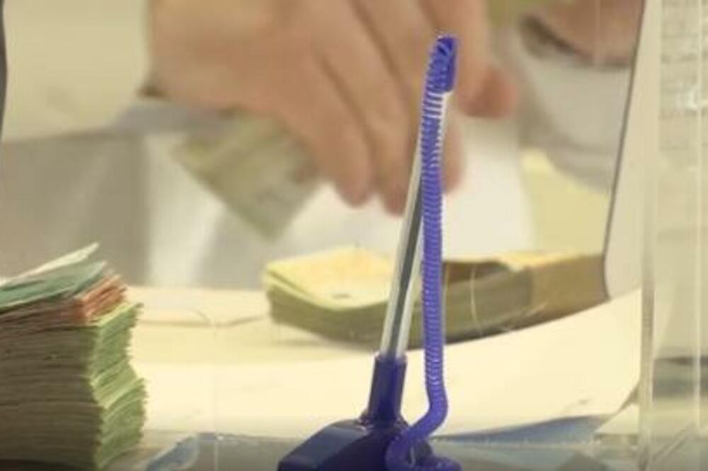 ŠTA ĆE BITI SA KREDITIMA NAKON PRODUŽAVANJA ROKA OTPLATE? Još jedna glavobolja u nizu!