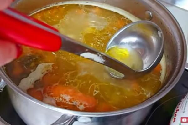 BAKINA ČORBA NATERAĆE VAS DA SIPATE JOŠ: Oduševiće vas UKUS, napravite je za ručak i OBRADUJTE UKUĆANE (VIDEO)