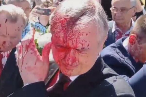 RUSKI AMBASADOR U POLJSKOJ POLIVEN CRVENOM BOJOM: U trenutku kada je pokušao da položi venac na GROBLJU! (VIDEO)