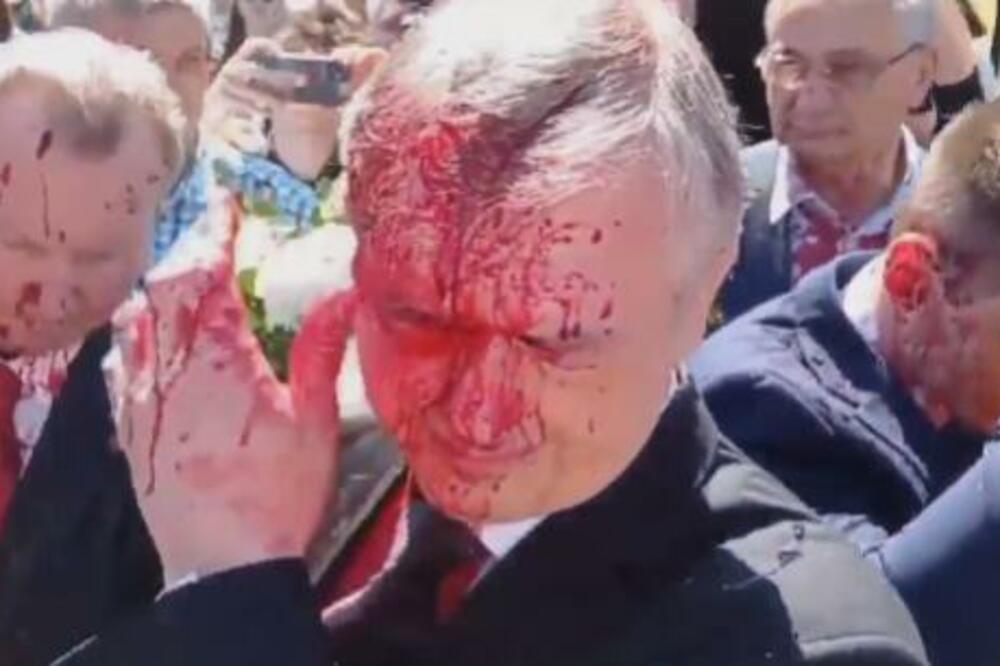 RUSKI AMBASADOR U POLJSKOJ POLIVEN CRVENOM BOJOM: U trenutku kada je pokušao da položi venac na GROBLJU! (VIDEO)