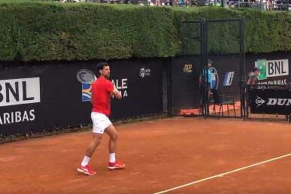 OVO OBEĆAVA! Novak Đoković ponovo "šljaka", spreman da pokori Rim! (VIDEO)