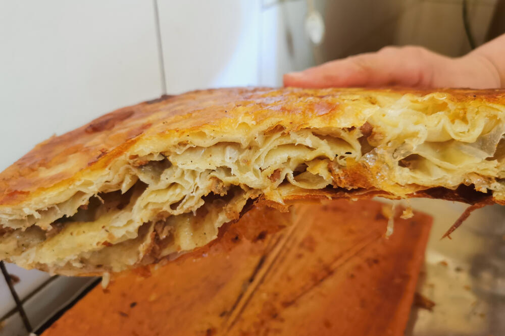 BUREK ILI JA? Znak ispred PEKARE će vas OBORITI SA NOGU, valjaćete se od SMEHA, ovako nešto samo KOD NAS IMA (FOTO)