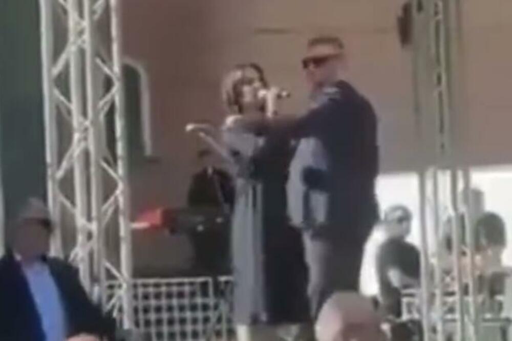 BERBOK GAĐALI JAJIMA NA PREDIZBORNOM SKUPU: Pogledajte kako ih je ministarka VEŠTO izbegla, HIT SNIMAK! (VIDEO)