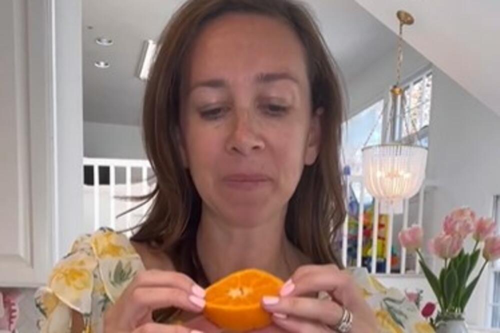 ŽENA PODELILA GENIJALAN TRIK KAKO DA U SEKUNDI OGULITE POMORANDŽU: Za ovo JOŠ NIKO NIJE ČUO, OTKRIĆE (VIDEO)