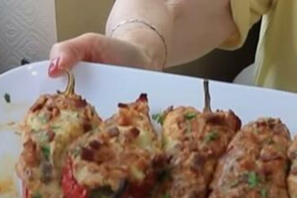 BAKA OTKRILA RECEPT ZA GURMANSKE PUNJENE PAPRIKE: 1 SASTOJAK OBAVEZNO morate da DODATE, tope se U USTIMA