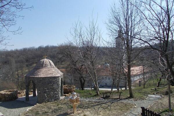 IGUMAN STEFAN NA OVOM MESTU GOSTE DOČEKUJE MEDOM I VODOM: Tu se nalazi RAJSKI VRT i brdo SION (FOTO)