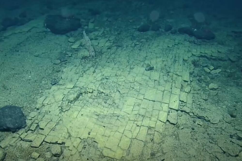 PRATI PUT OD ŽUTE CIGLE: Neverovatno OTKRIĆE na dnu PACIFIKA, pronađen "put do ATLANTIDE"! (VIDEO)