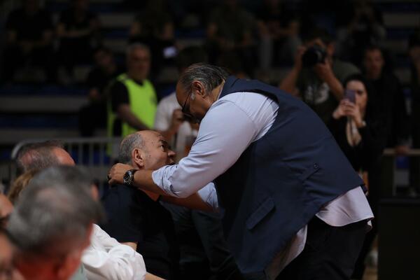 Lepa slika iz Pionira, PARTIZAN IZNAD SVEGA: Vujošević je Džikića nazvao lešinarem a ovo je dokaz da nema zle krvi!