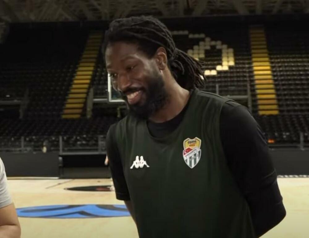 Džon Holand, Košarka, Sport