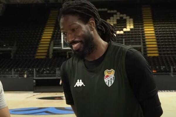 REŽAO NA NOVINARA, A SADA BEZ PARDONA OPSOVAO! Heroj Burse "ispalio" ono što ga je Alimpijević naučio na srpskom!