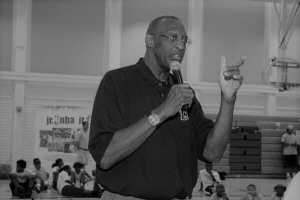 PREMINUO VELIKAN! NBA liga zavijena u crno! (FOTO)