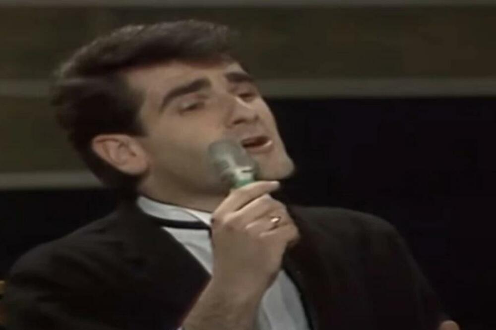 I DAN DANAS JE MILJENIK LEPŠEG POLA, a na ovoj fotki ga niko NE PREPOZNAJE: Zovu ga "pola ČOVEK, pola 8. mart!"