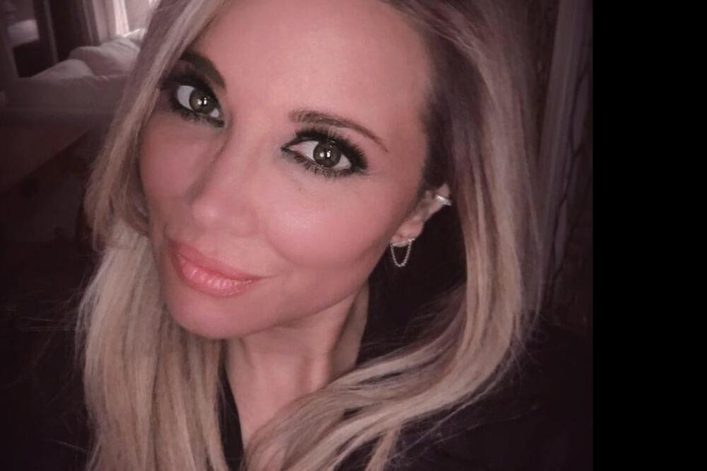 MUŠKARCI POLUDELI ZA TANJOM (54) Ima TROJE DECE i profil na sajtu za upoznavanje, prava je SE*S BOMBA!