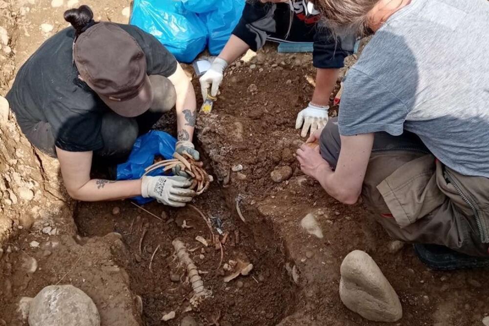 KOD PRIJEPOLJA PRONAĐEN DEČJI SKELET: Arheolozi ostali u ŠOKU kada su OVO iskopali! Neverovatna PRIČA! (FOTO)