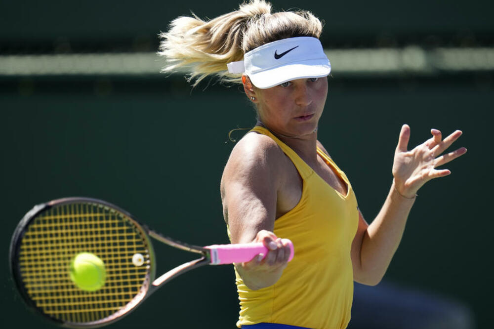 IMA LI RAT VEZE SA NJENOM ODLUKOM? Čudna predaja na meču između Ruskinja i Ukrajinke! (FOTO)