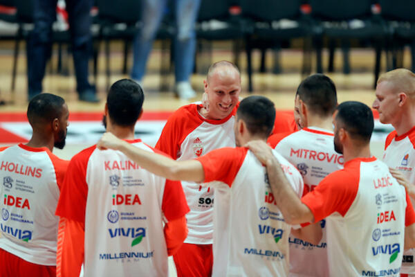 ŠOK U PIONIRU! Košarkaš Zvezde KRVAV napustio teren! (VIDEO)