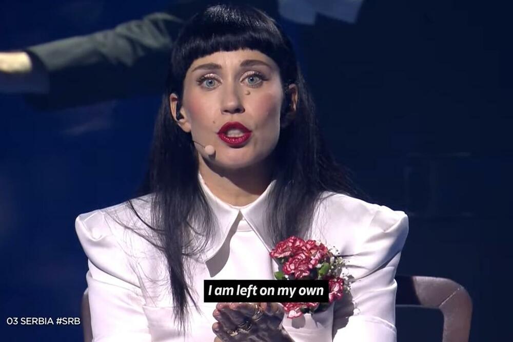 KONSTRAKTA PRED IZLAZAK NA SCENU IZVODILA RITUAL SMIRIVANJA: Isplivale PAPARAZZO FOTOGRAFIJE! (FOTO)