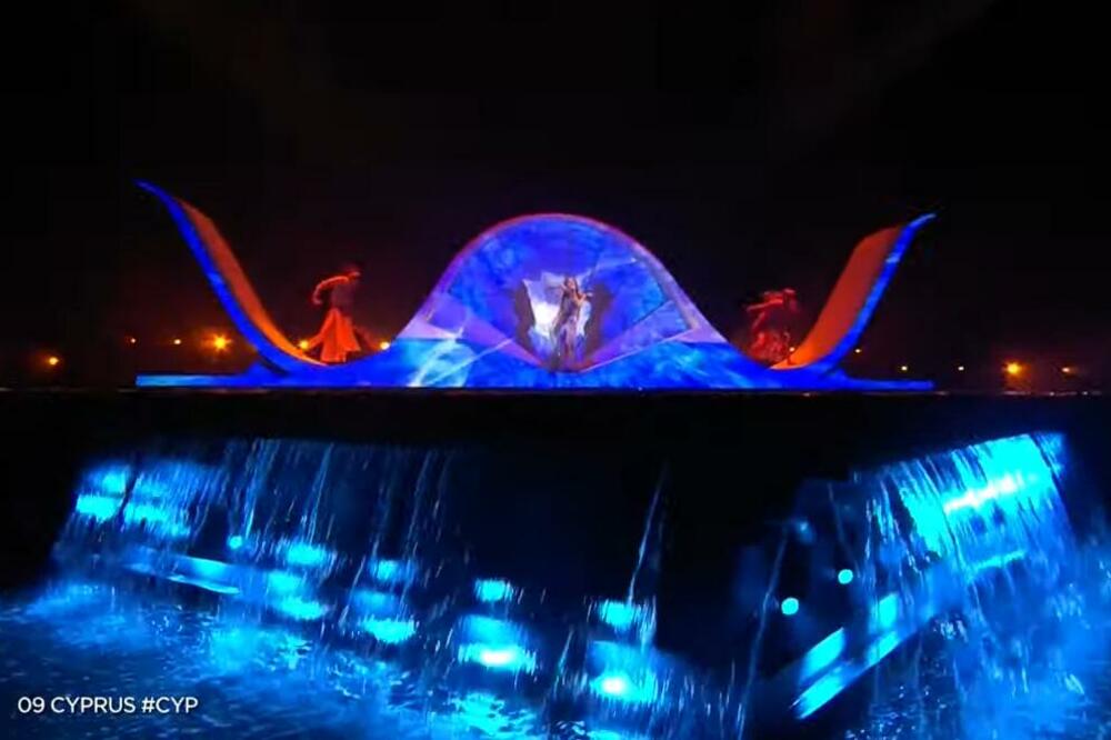 PRAVI VODOPAD NA BINI U TORINU! KIPAR URADIO NEŠTO ŠTO NIKO NIJE U ISTORIJI EVROVIZIJE: Lepotica izašla iz ŠKOLJKE!