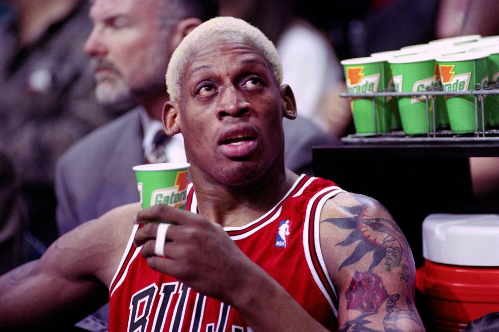 Madona mu davala bogatstvo za trudnoću: POKUŠAO SUICID! POLOMIO ALATKU: Pukao je kao orah! Nastupio kao transvestit