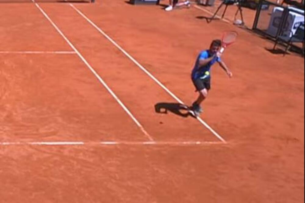 NEVEROVATAN POTEZ! Zašto završiti poen smečom kada može atraktivnije! (VIDEO)