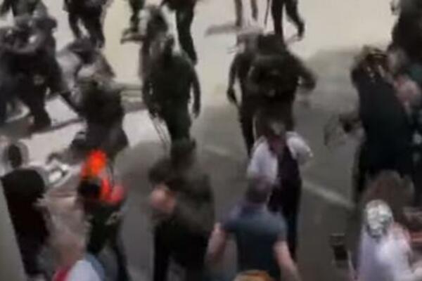 Bela kuća označila uznemirujućim snimke sa sahrane novinarke, EU zgrožena! (VIDEO)