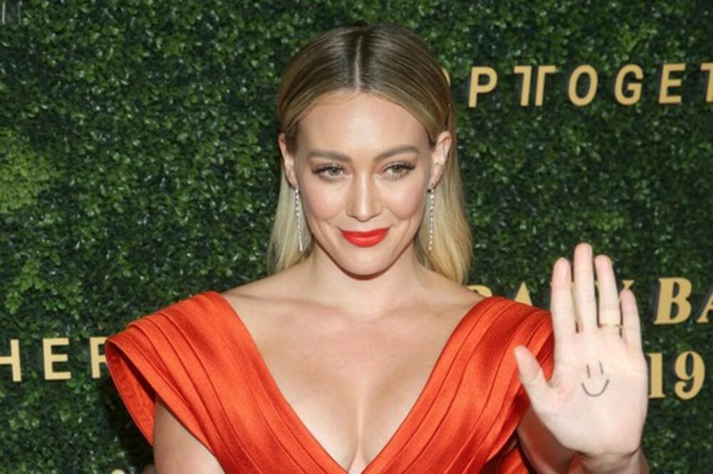 POZNATA GLUMICA OSVANULA POTPUNO GOLA! (FOTO 18+)