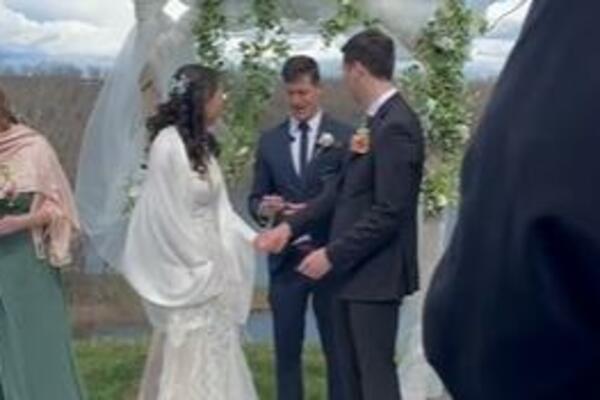 UZETI ILI ZADRŽATI PREZIME! Ova MLADA je rešila "PROBLEM" na URNEBESAN način - pogledajte samo OVU scenu! (VIDEO)