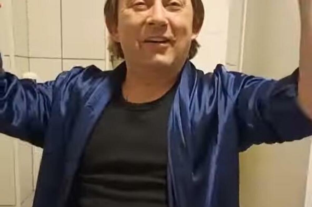 ZOKI ŠUMADINAC PERE NOGE SA SVE ČARAPAMA I ĐUSKA UZ KONSTRAKTU: Svi pogledi idu ka DOLE, ŠOK! (VIDEO)