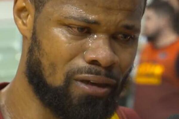 BIVŠI LJUBIMAC "DELIJA" SAV U SUZAMA: Posle 21 sezone blistava karijera je gotova! (VIDEO)