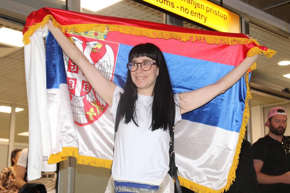 KONSTRAKTA O PEHU TOKOM NASTUPA: "Na svakoj probi su mi LEPILI TU BUBICU, ALI U FINALU NISU!"