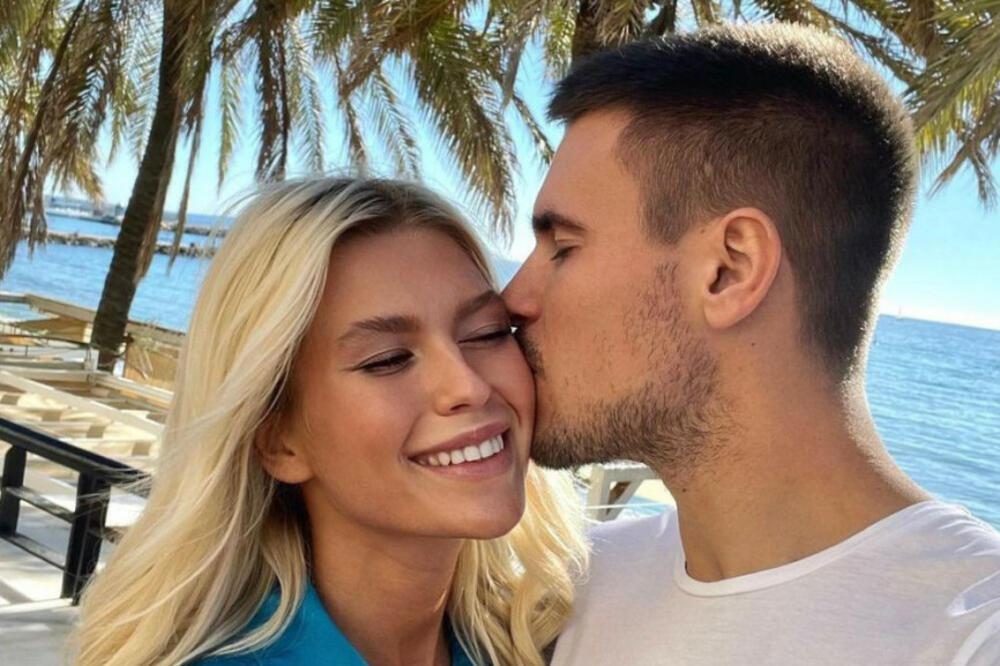 ŠOK! ĐOKOVIĆEVA DEVOJKA JAVNO PORUČILA: "Bežite od TATINIH SINOVA!"