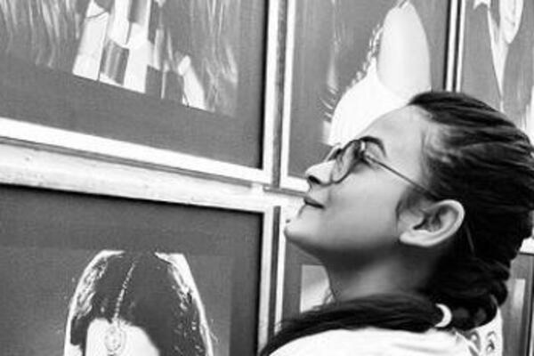 OBESILA SE GLUMICA, STRAVIČNE VESTI SU UPRAVO JAVLJENE!