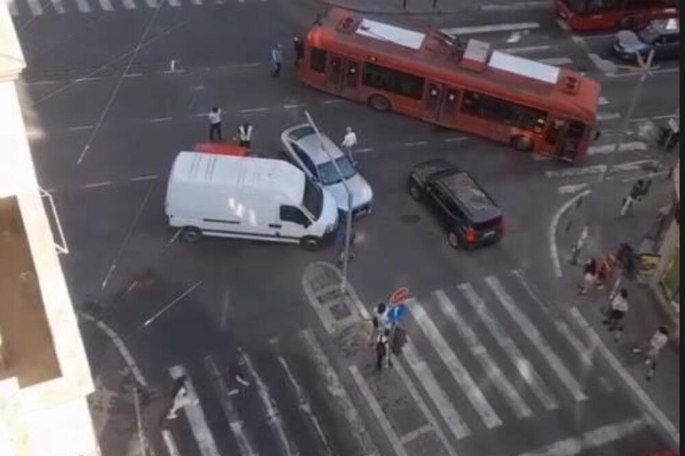 NESREĆA U CENTRU BEOGRADA! Na raskrsnici Takovske i Svetogorske udes, stvara se gužva (FOTO)