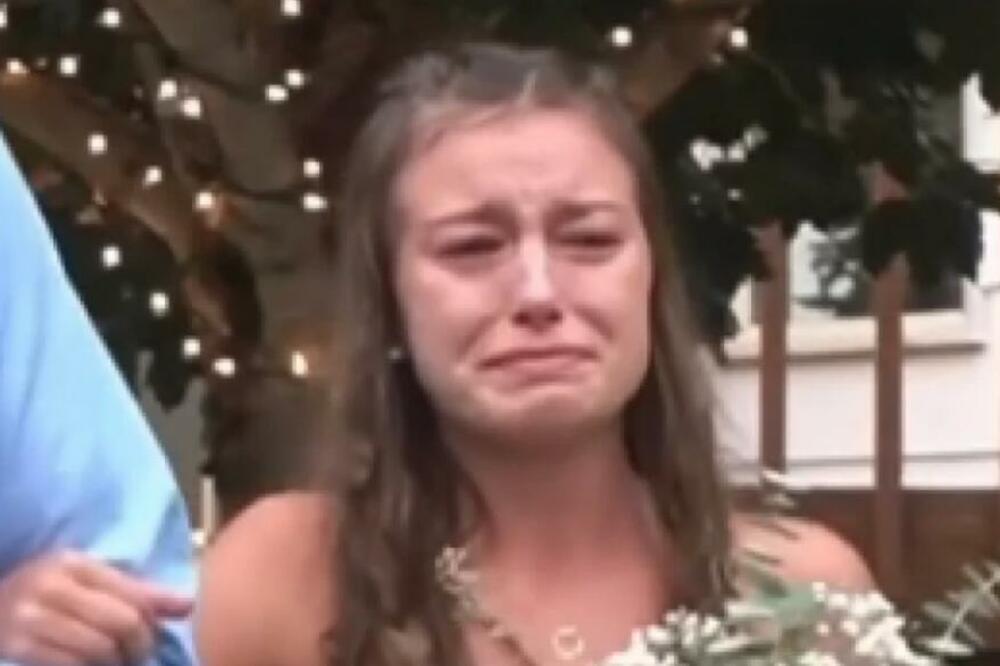 MLADENCI SU IMALI VENČANJE IZ SNOVA, A ONDA JE DOŠLA TORTA: Sve je NESTALO u SEKUNDI, a mladina REAKCIJA... (VIDEO)