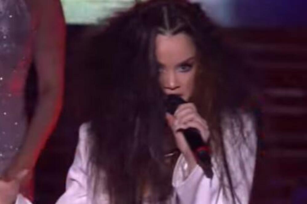 DOŠLA U "ZVEZDE GRANDA" DIREKTNO IZ LUDARE: Žiri u ŠOKU posmatrao šta radi na sceni, Ceca delila sapune!