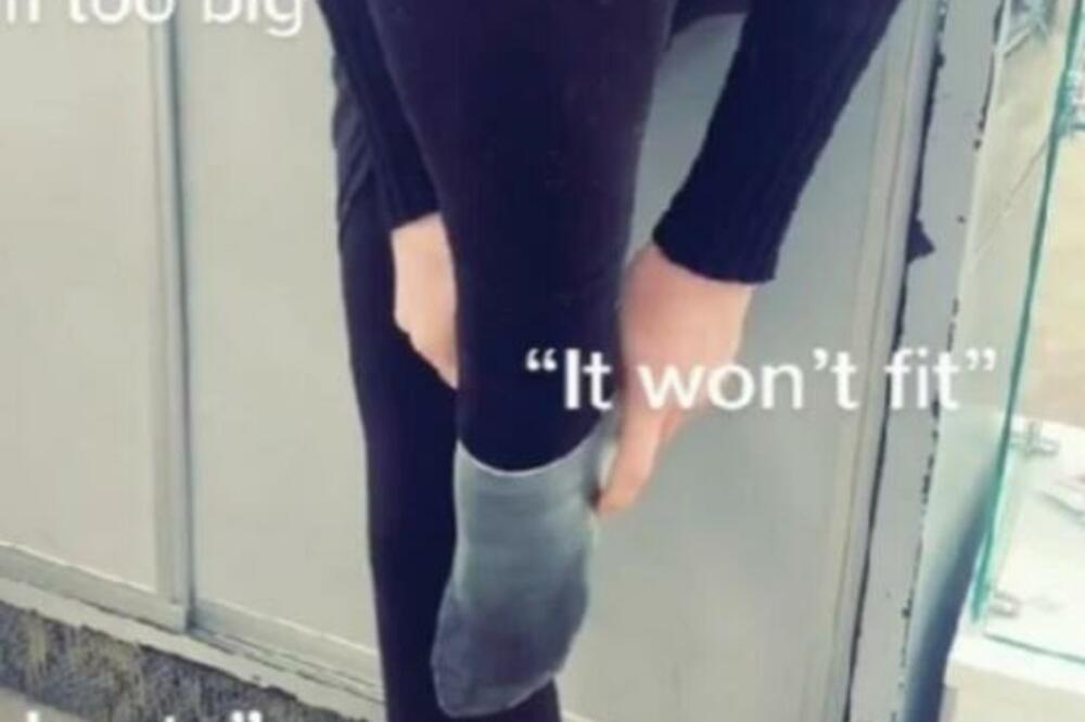 UZELA JE KONDOM, NATEGLA GA PA URADILA S NJIM NEŠTO NEVIĐENO: Milioni se "upalili" na SNIMAK (VIDEO)