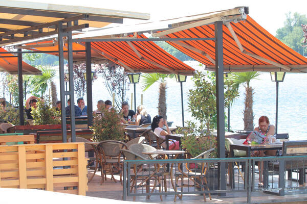 OD CENE KAFE I VODE NA ADI CIGANLIJI ĆE VAM SE PREVRNUTI ŽELUDAC: Skuplje nego na moru, a tek koliko je LEŽALJKA