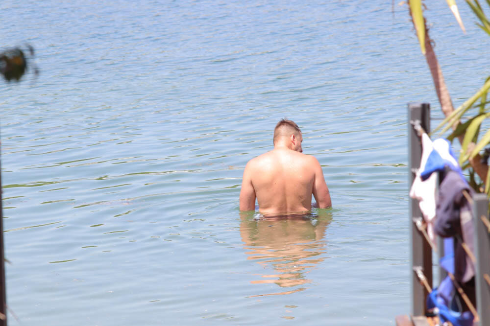 DA LI ZNATE ŠTA JE PLIVAČKO UVO? Ovaj problem može izazvati svaki kontakt sa vodom, JEDAN SIMPTOM JE DOMINANTAN!