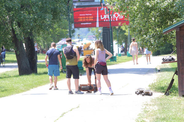SUTRA NATRPOSEČNO TOPLO ZA OVO DOBA GODINE: Ne izlazite iz kuće bez flašice vode