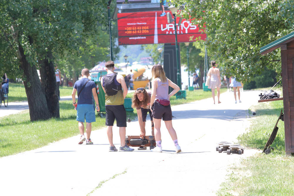 SUTRA NATRPOSEČNO TOPLO ZA OVO DOBA GODINE: Ne izlazite iz kuće bez flašice vode