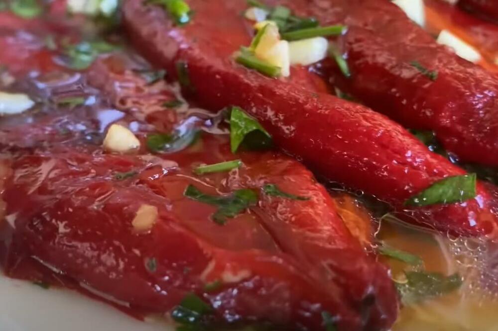 OVAKO STARE SRPSKE DOMAĆICE SPREMAJU BELOLUČENE PAPRIKE: 1 KAŠIKA ovog SASTOJKA daje POSEBAN UKUS (RECEPT)