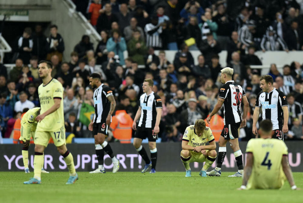 FK Njukasl, FK Arsenal