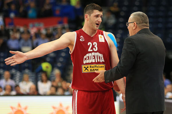 HA HA JEL MOGUĆE OVO: Nurkić je imao svašta da kaže o suđenju na utakmici Zvezde i Cedevite!