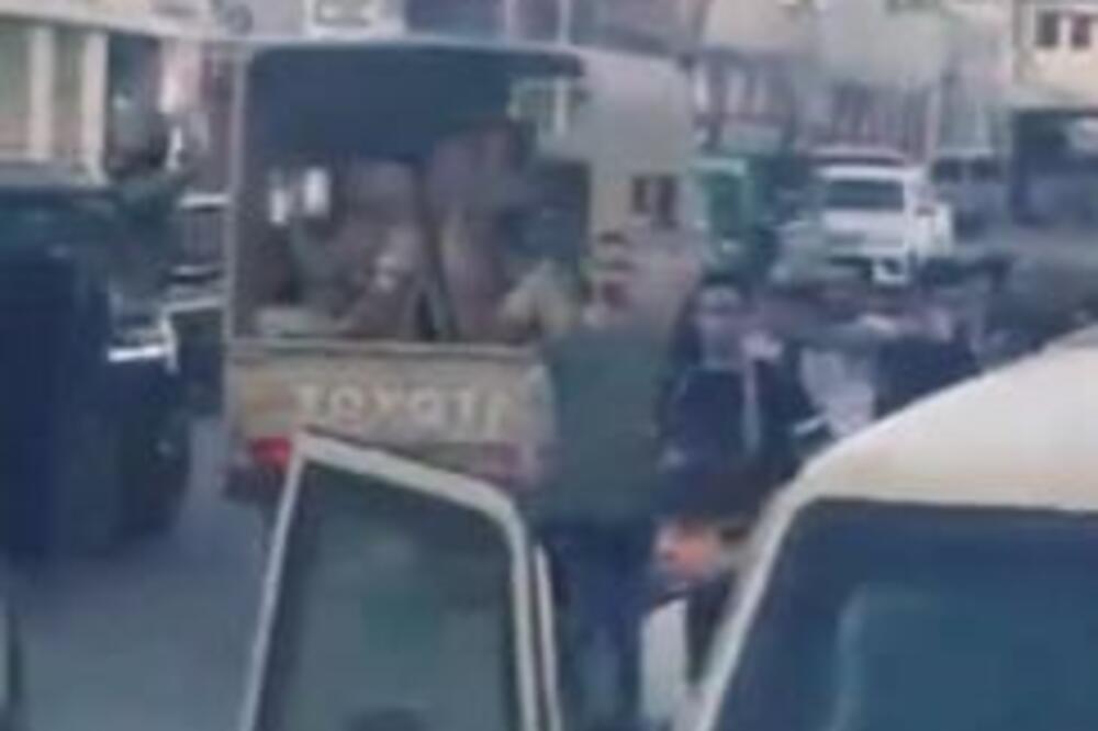 SUKOBI U TRIPOLIJU, ODJEKUJU PUCNJI: Nasilje izbilo zbog dolaska novog premijera! (VIDEO)