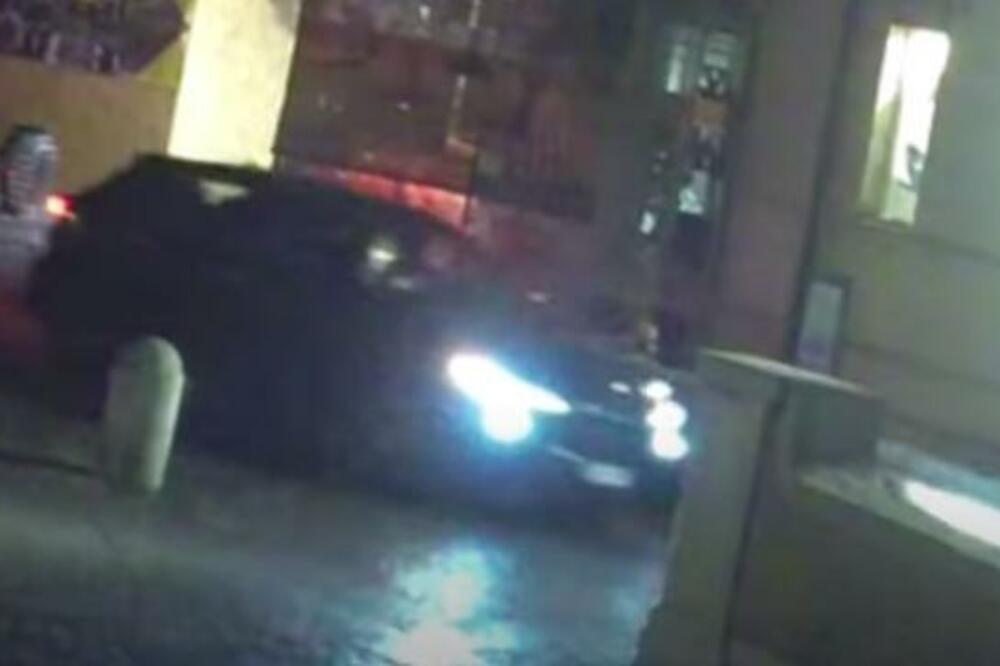 RADIO JE TO SA TROJICOM, ŠOK VIDEO: Snimljeno usred mraka iz automobila! (VIDEO)