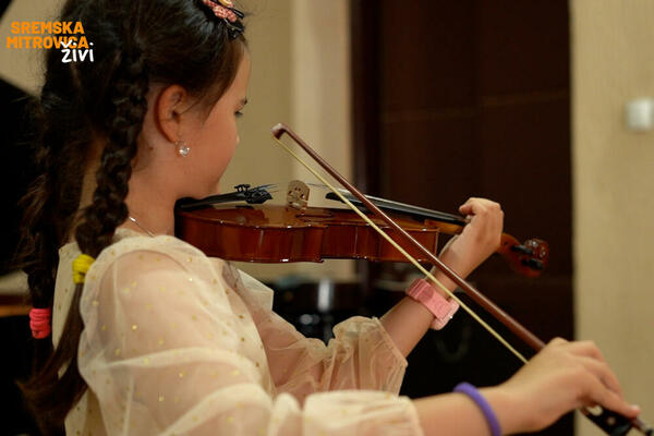 SREMSKA MITROVICA: Učenici Muzičke škole samo U JEDNOM MESECU OSVOJILI 65 NAGRADA, godišnje na stotine