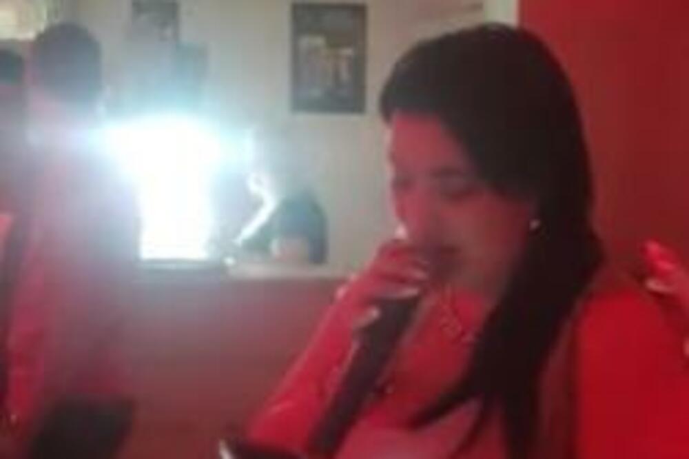 IZAŠLA NARODNJAČKA VERZIJA KONSTRAKTINE PESME: "Majku mu, šta je ovo?!"