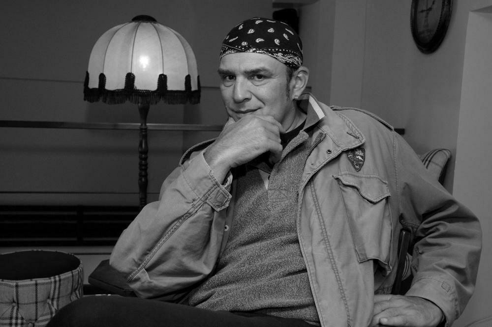 PREMINUO IGOR STAROVIĆ, PEVAČ GRUPE "DIVLJI KESTEN"